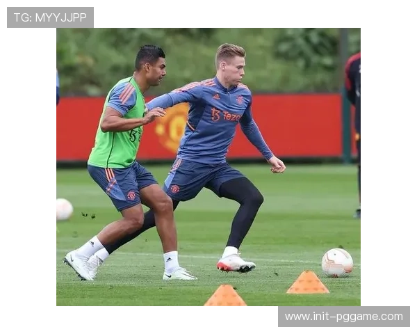 曼联面临密集赛程考验,卢克·肖与卡塞米罗身体状况成隐忧